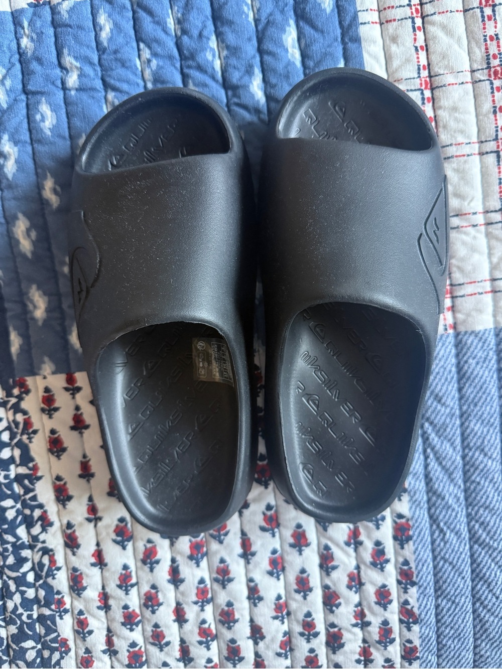 Quicksilver boys slides size 3